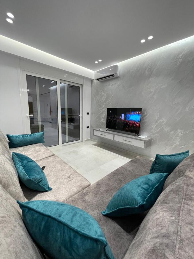 Alpha Lux Apartment ساراندا المظهر الخارجي الصورة