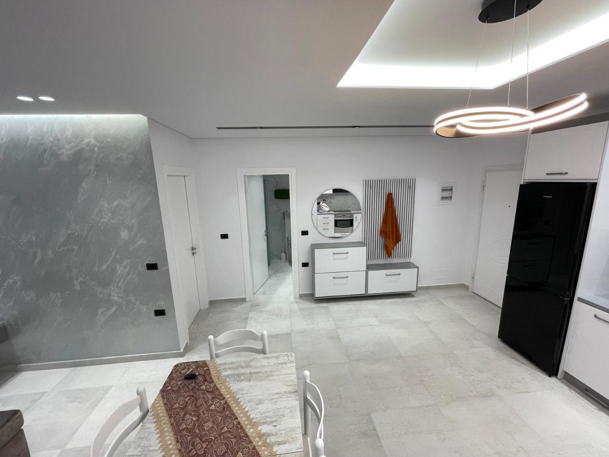Alpha Lux Apartment ساراندا المظهر الخارجي الصورة