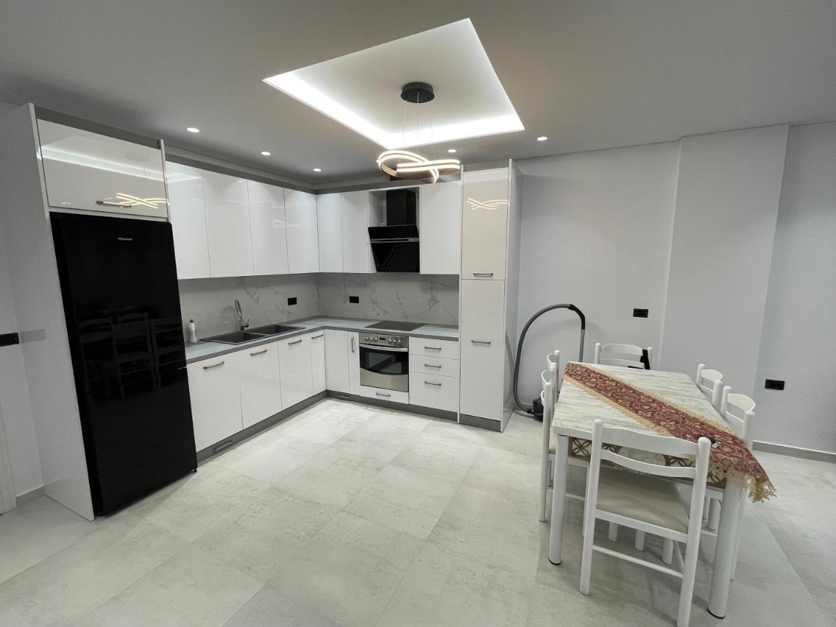 Alpha Lux Apartment ساراندا المظهر الخارجي الصورة