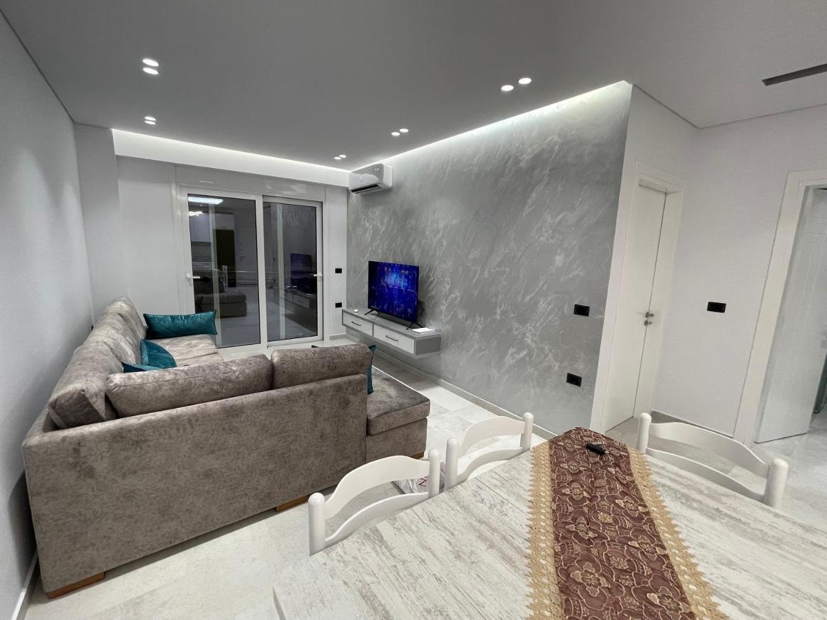 Alpha Lux Apartment ساراندا المظهر الخارجي الصورة