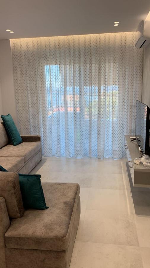 Alpha Lux Apartment ساراندا المظهر الخارجي الصورة