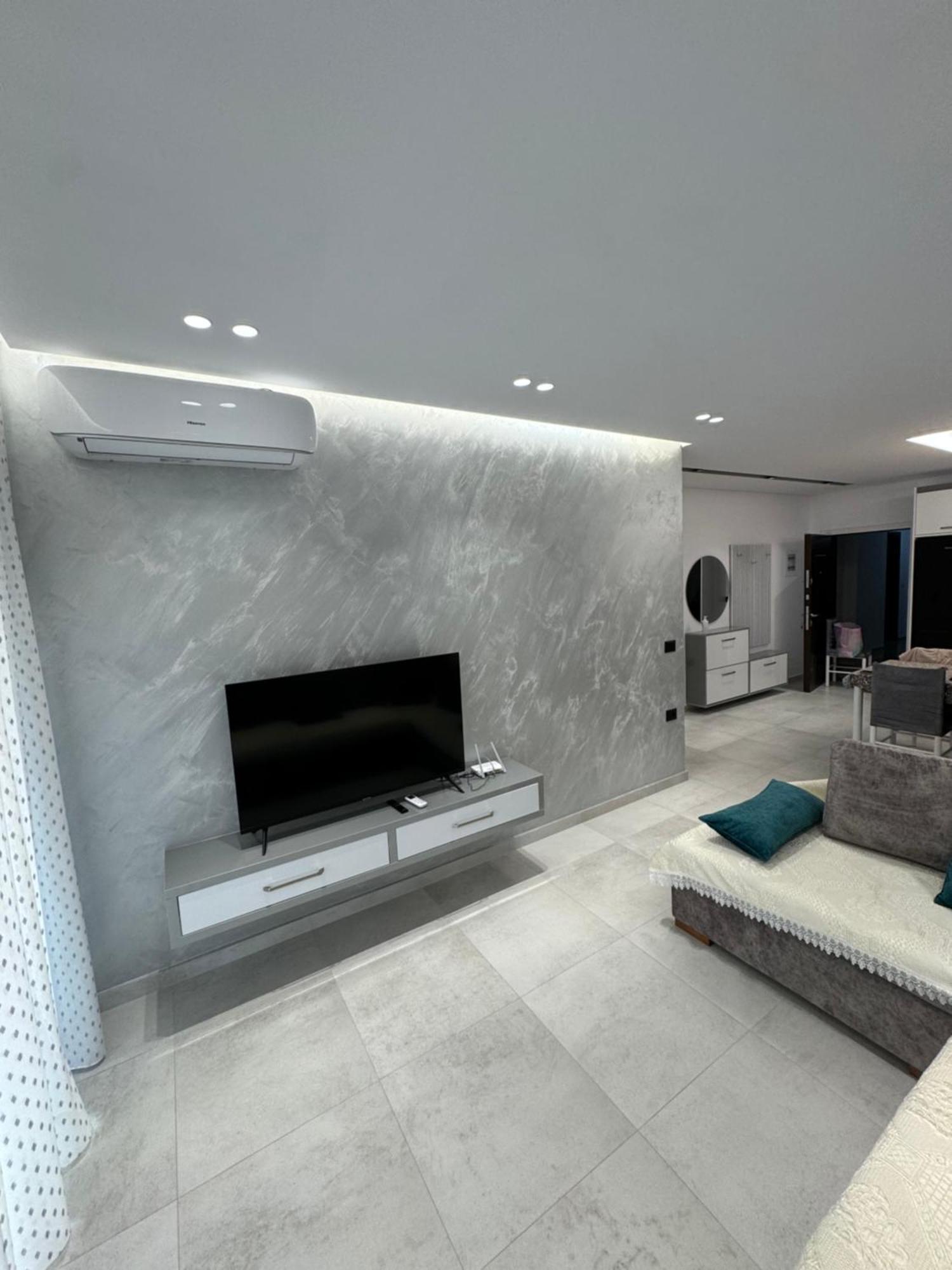 Alpha Lux Apartment ساراندا المظهر الخارجي الصورة