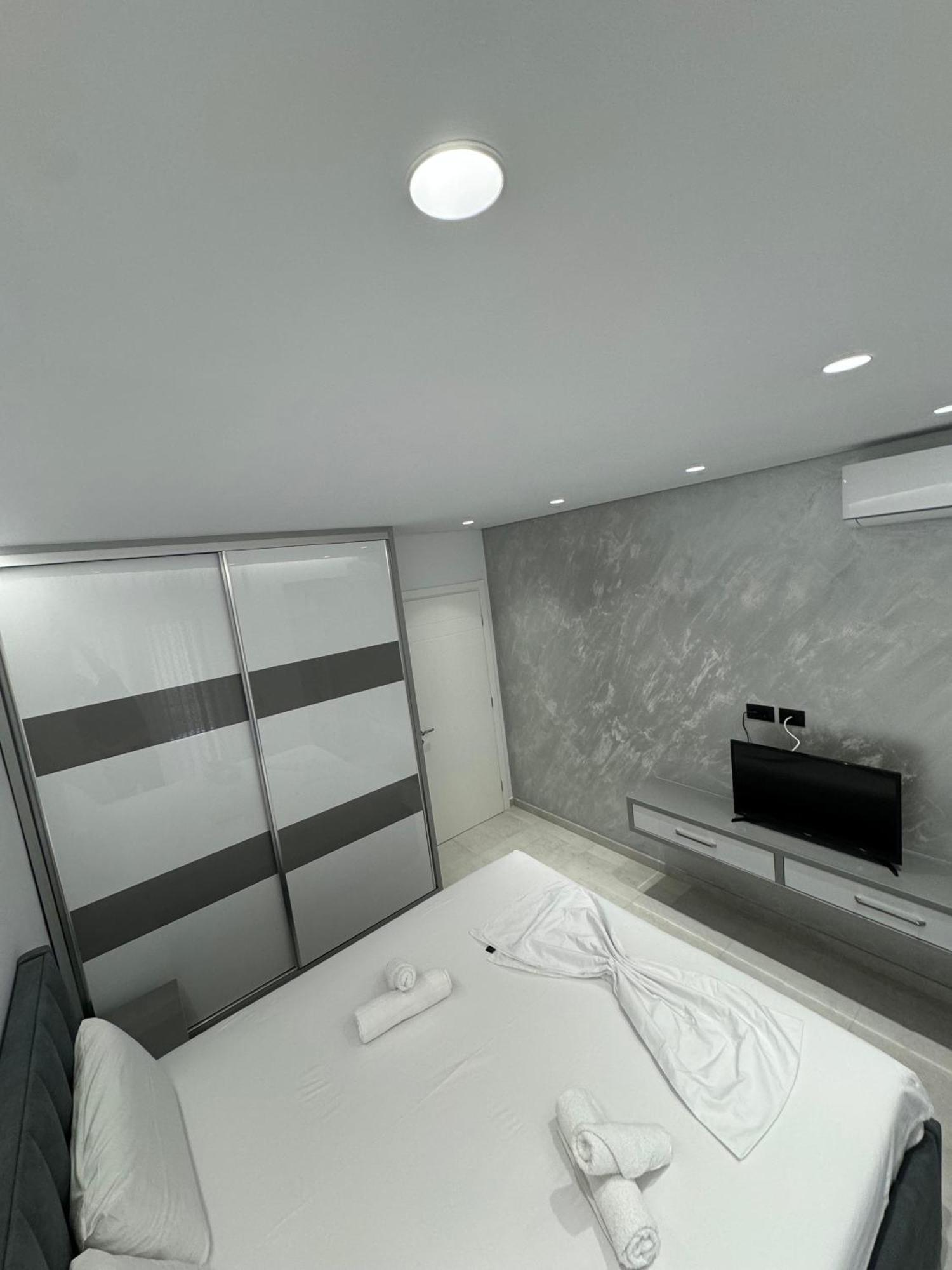 Alpha Lux Apartment ساراندا المظهر الخارجي الصورة