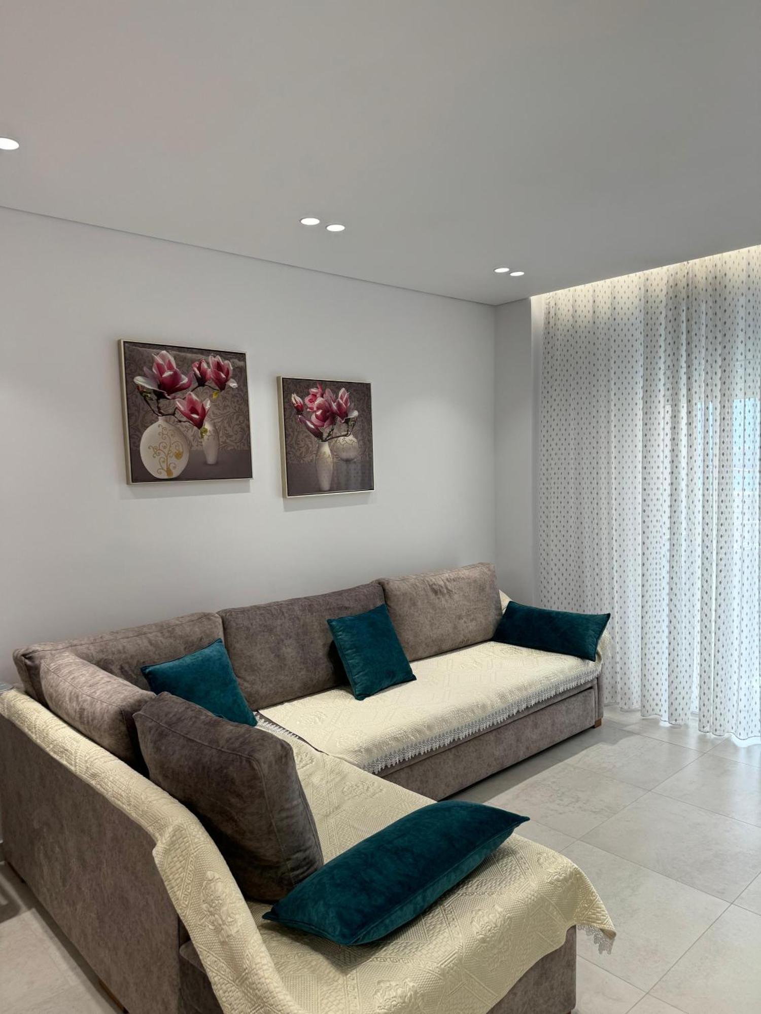 Alpha Lux Apartment ساراندا المظهر الخارجي الصورة