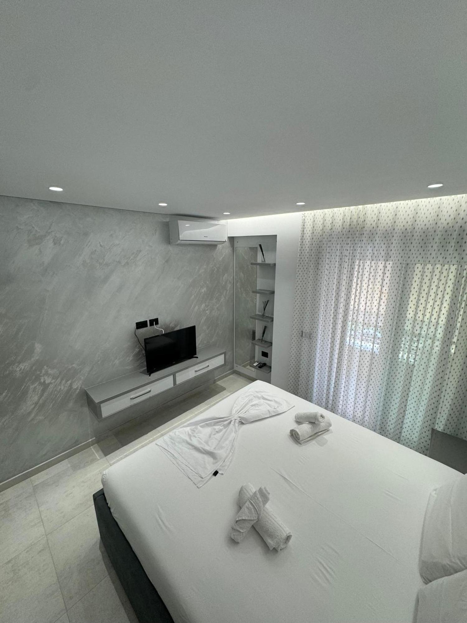 Alpha Lux Apartment ساراندا المظهر الخارجي الصورة